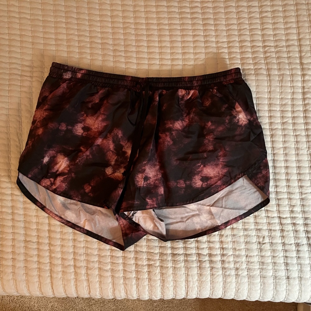 Old Navy Active 3” Dolphin Hem Shorts